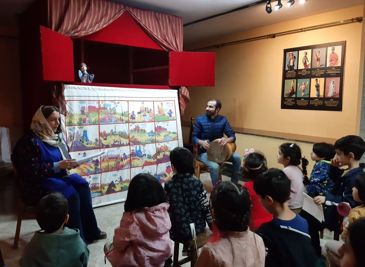 نمایش عروسکی دزده و مرغ فلفلی