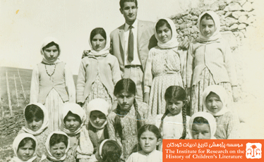 دختران دانش آموز و معلم روستای ونیق ارسباران