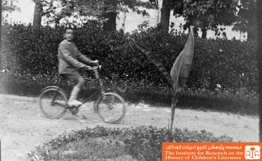 نوجوان دوچرخه سوار