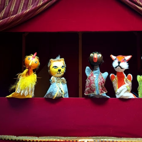 اجرای نمایش عروسکی در موزه کودکی