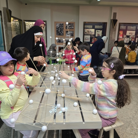 کارگاه سفر به سرزمین اشکال هندسی