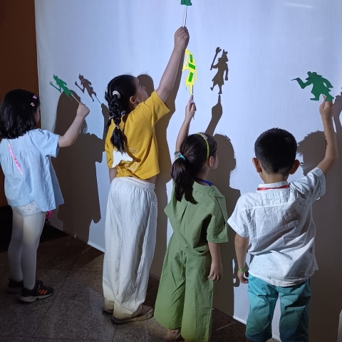 نمایش اکوان دیو