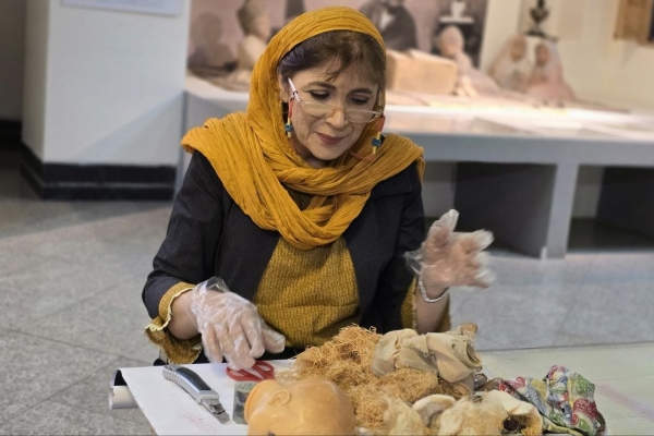 مرمت عروسک‌های موزه کودکی ایرانک